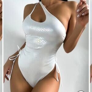 One Shoulder Cutout Diagonal Sexy Tight Swimsuit Iridescent Ruched Side Tie
